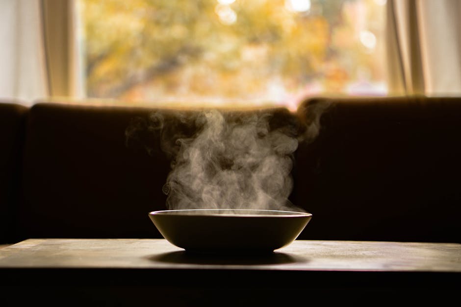 Bol de soupe veloutée orange fumante