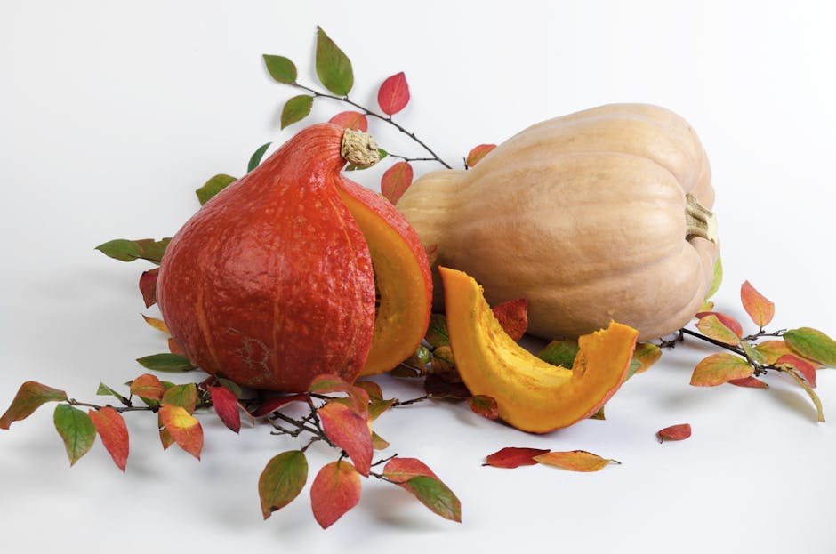 Potiron entier d'automne posé sur une table