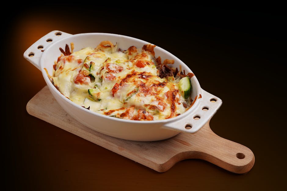 Plat de gratin gratiné sortant du four